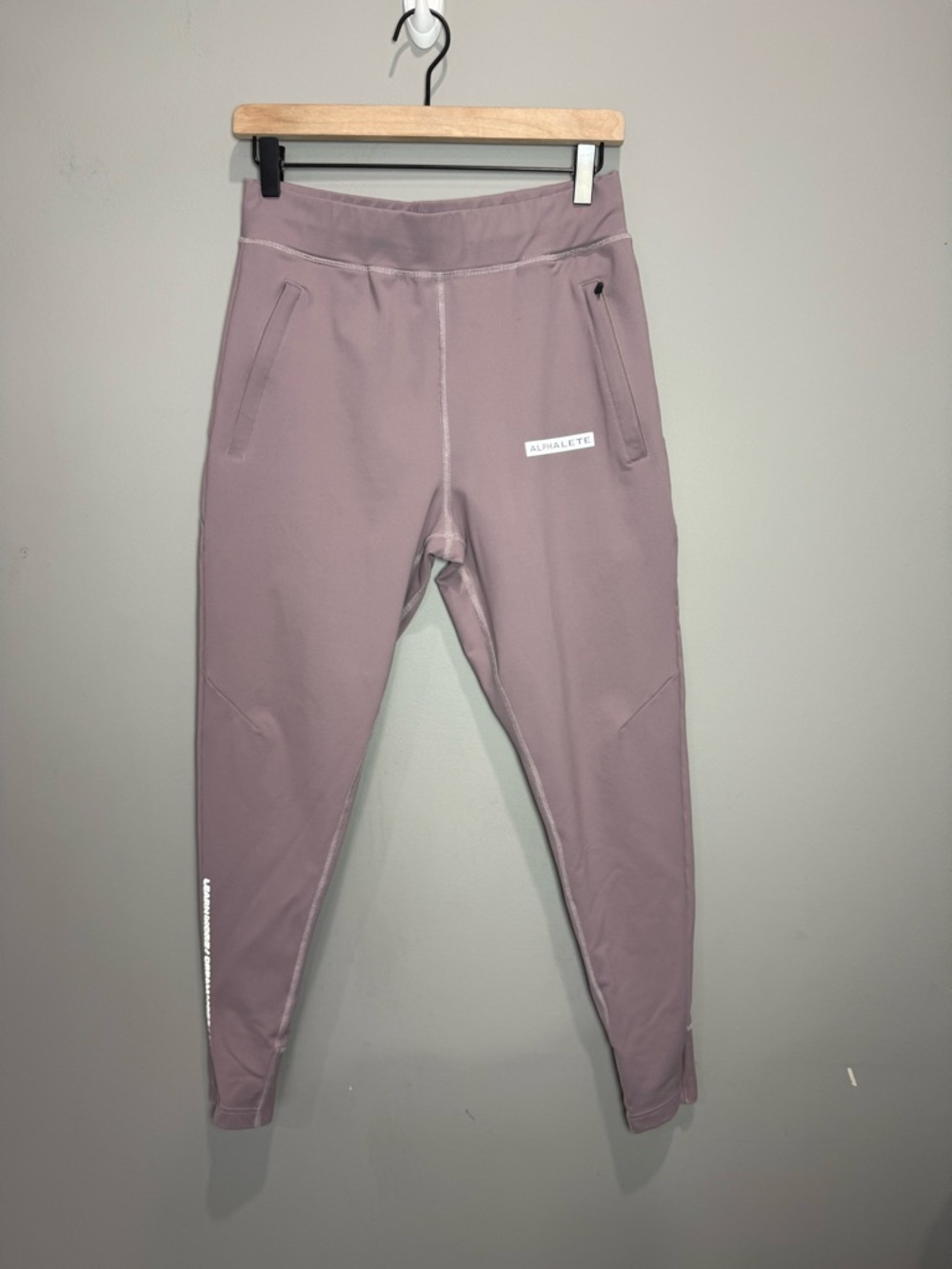 Alphalete women’s Mauve Performance Joggers Size small